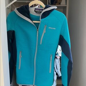 Patagonia Women's Aqua and Navy  Jacket